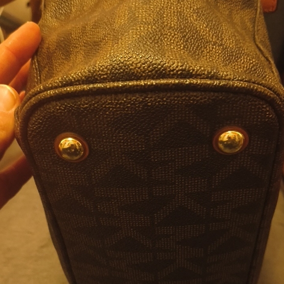 EUC Michael Kors Signature Brown and Tan Shoulder Bag - Picture 5 of 14